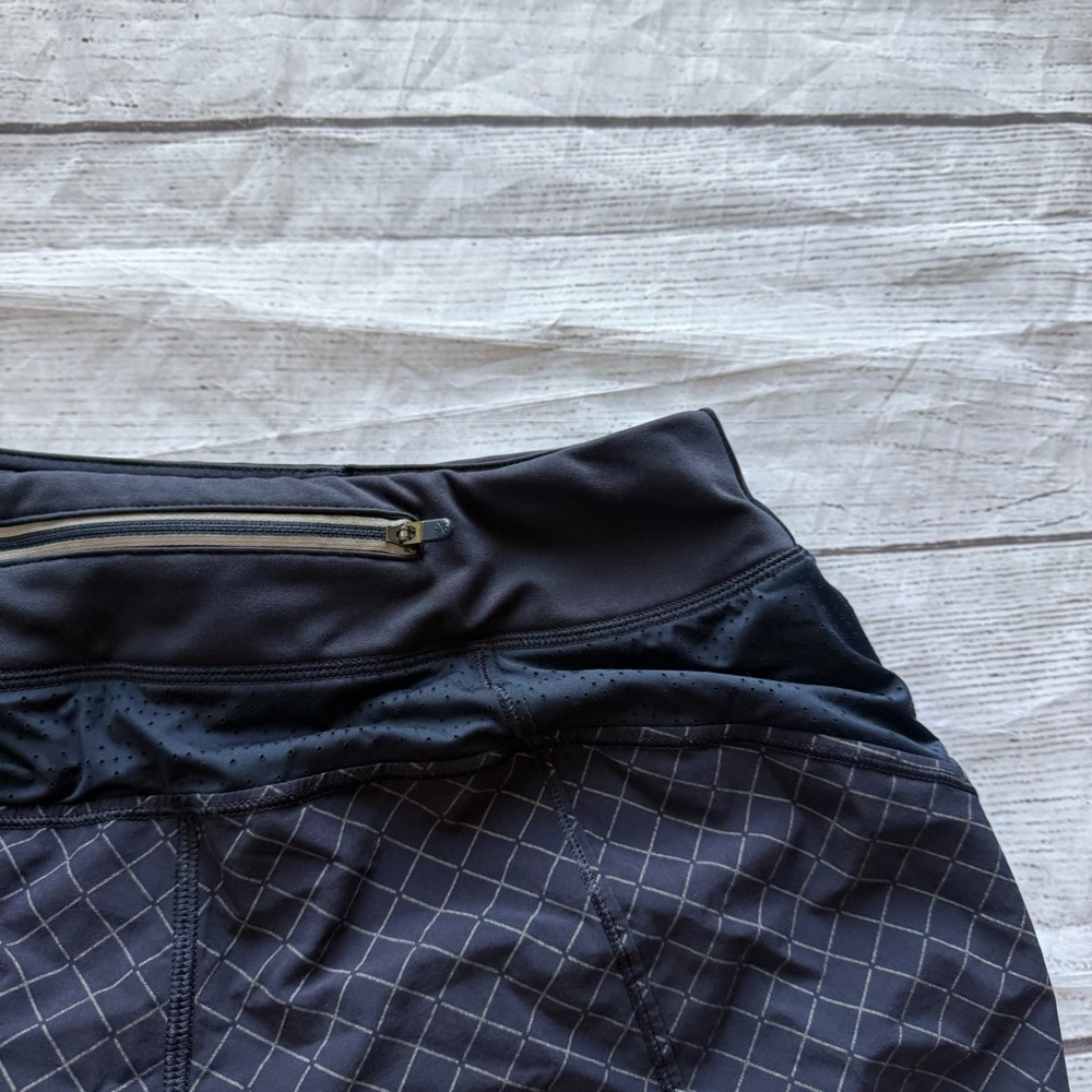 Athleta Size Small Navy Blue Diamond Track This Run Shorts Reflective - Picture 12 of 13